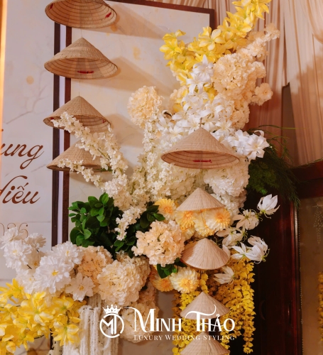 Ái Việt & Trung Hiếu